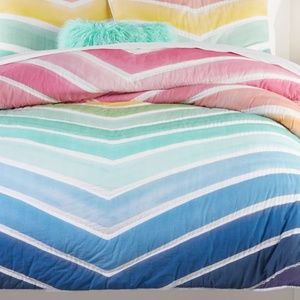 Pottery Barn Teen Rainbow Chevron Quilt Full/Queen